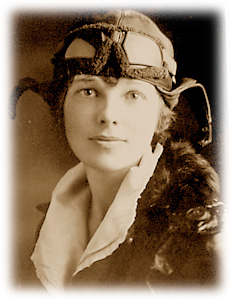 Foto av Amelia Earhart i pilotmössa