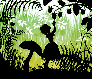 Siluett av Tummelisa i centrum, bakom henne en svamp. Hon sträcker sig mot några bär som hänger ner mot henne. Omkring henne är växter och blad. I bakgrunden är gräs och blommor i gröna toner.