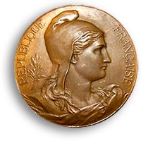 Medalj eller mynt med Marianne i relief med sin mössa och texten: Republique Franscaise