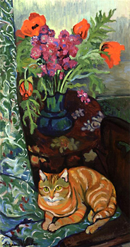 Katt liggande framför en bukett blommor, 1919