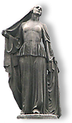Foto av staty av kvinna som tar av sig en stor slöja