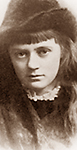 Foto av Constance eller Eva som liten flicka, porträttnära