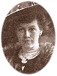 Porträttfoto av Ellen Landqvist i hatt
