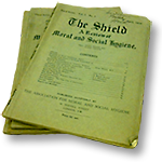 Flera gröna tidskrifter i serien The Shield ligger i en hög på varandra.