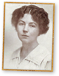Porträttfoto av Christabel som ung i guldram