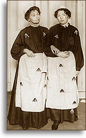 Emmeline och Christabel Pankhurst med fängelsekläder i Holloway