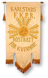 Foto av standar för Karlstads F.K.P.R. som också har texten "Rösträtt för kvinnor"