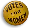 Guldfärgat rockmärke med texten: Votes for Women