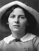 Foto av en ung Rebecca West