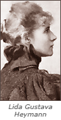 Porträttfoto av Lida Gustava Heyman i profil med hennes namn under