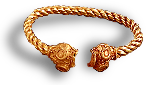 Foto av vikingaarmband med snurrade trådar i guld