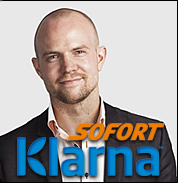 Foto av Klarnas vice VD med Klarnas och Soforts loggor på