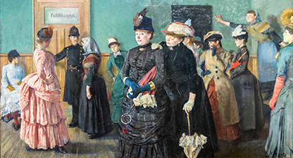 Målning av många kvinnor som står i ett väntrum med en polis framför en dörr i bakgrunden