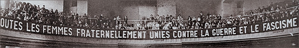 Bild från kongressalen vid kvinnornas världskongress mot krig och fascism i Paris 1934